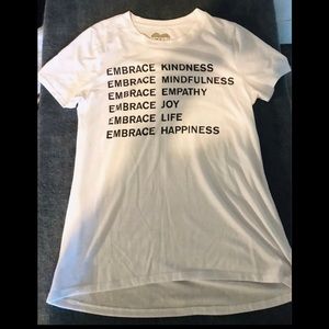 Women’s modern lux white shirt sleeve top. Size medium.